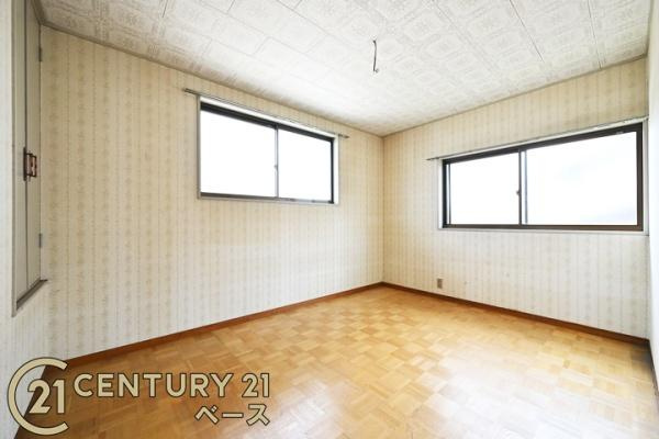 北葛城郡河合町高塚台２丁目の中古一戸建の洋室|■現地撮影写真■各居室に収納スペースがあり、お荷物の多いご家族でも大丈夫です！