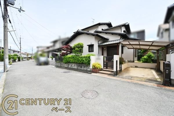 北葛城郡河合町高塚台２丁目の中古一戸建の前面道路含む現地写真