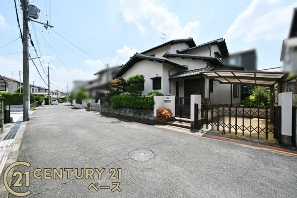 北葛城郡河合町高塚台２丁目の中古一戸建の前面道路含む現地写真|■現地撮影写真■ 前面道路は６ｍ以上と広くゆったりしています！