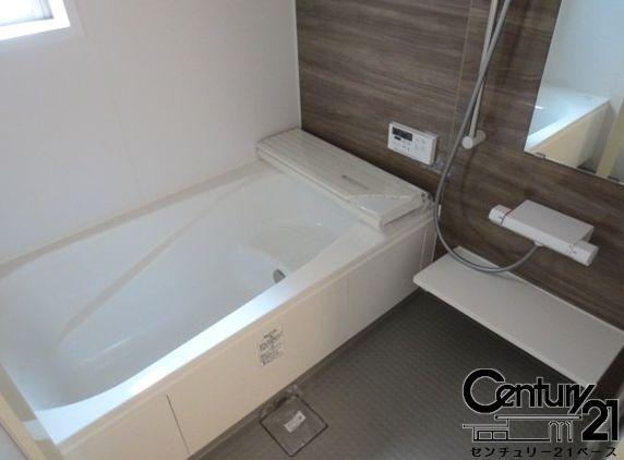 クレイドルガーデン若葉台 １号棟 ／新築一戸建の内観：施工例|■ゆったりしたサイズの浴室です！足を伸ばしての入浴は疲れも癒してくれます！■