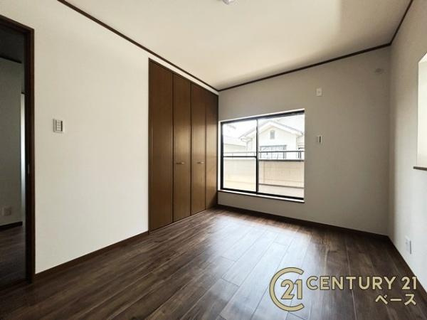 大和郡山市城北町　一戸建の洋室|■バルコニーに面した開放感のあるお部屋です！