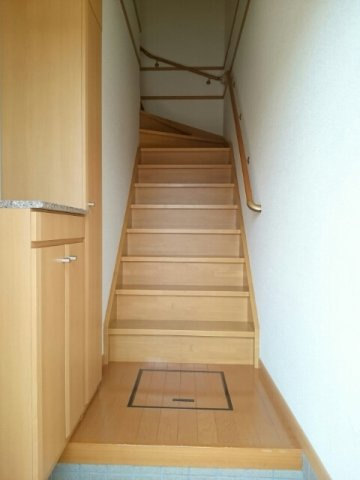 セトルⅠの玄関|明るい玄関です