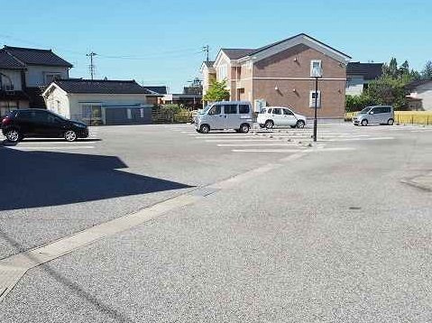 グレイナＣの駐車場|駐車場があるので、車を買う予定の方も安心です