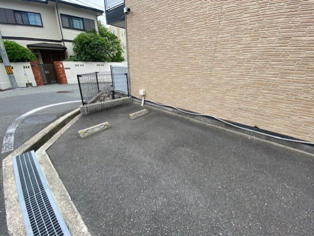 レオパレス山吹のその他|机も付いてて便利です。