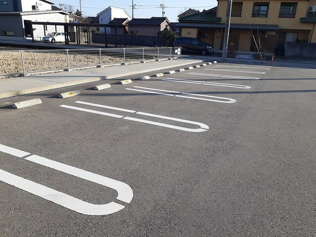 タカオカ・シュロスの駐車場