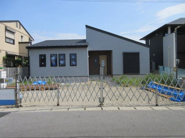 【仲介手数料無料】新築戸建　深谷市東方町5-17-13（全1棟）大型平屋住宅の前面道路含む現地写真