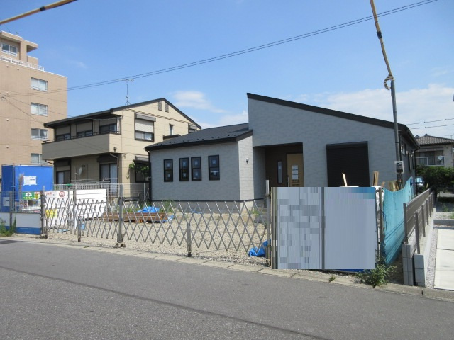 【仲介手数料無料】新築戸建　深谷市東方町5-17-13（全1棟）大型平屋住宅の前面道路含む現地写真