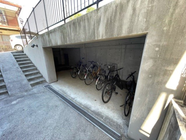 レオパレスキュア横浜のその他|駐輪場