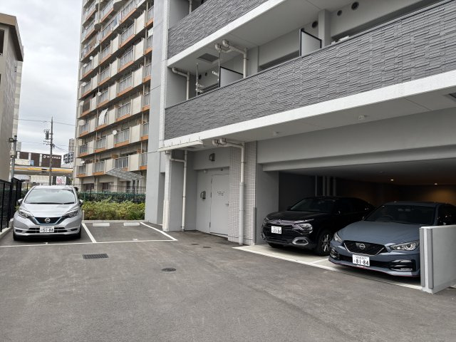 L&Cレジデンス鶴舞公園の駐車場