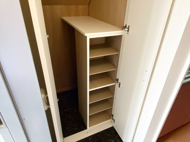 レオパレスやなぎ荘　第一の玄関