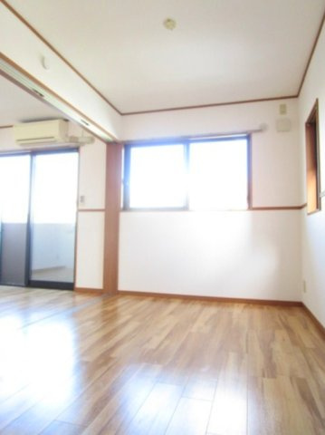 コーポ廣重の和室|畳の上でゆっくりとくつろげる和室です