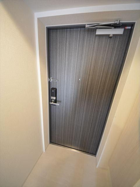 エスリード新栄プライムの玄関