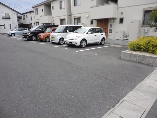 クローバー２１　Ｂの駐車場
