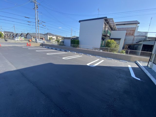 プリムローズ平松の駐車場