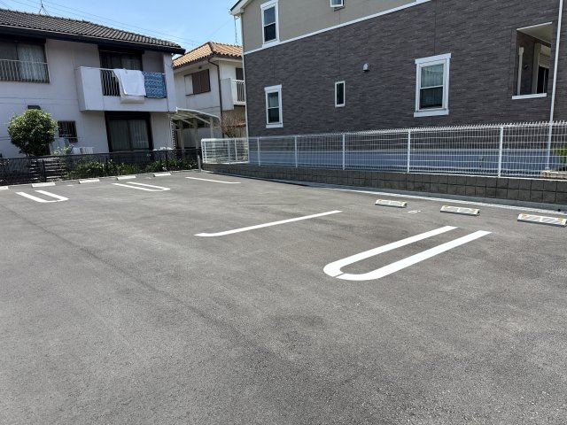 パイン　フォレストの駐車場