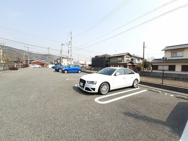 ココフローレンの駐車場