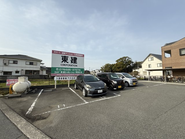 アクロポリスⅢの駐車場