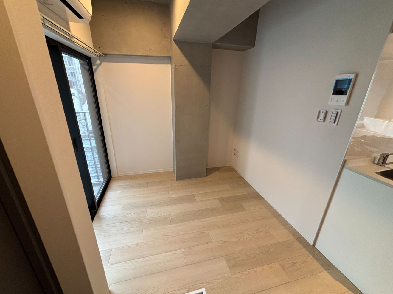 DECOR RESIDENCE田原町の寝室|開放的な寝室です
