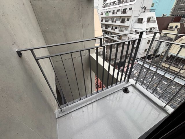 DECOR RESIDENCE田原町のバルコニー|暖かな日差しのふりそそぐバルコニー