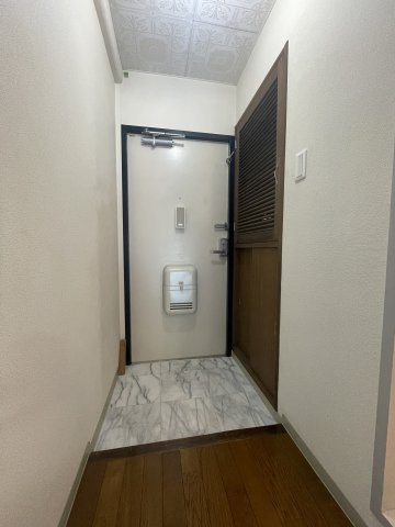 アビタシオンひがしの玄関