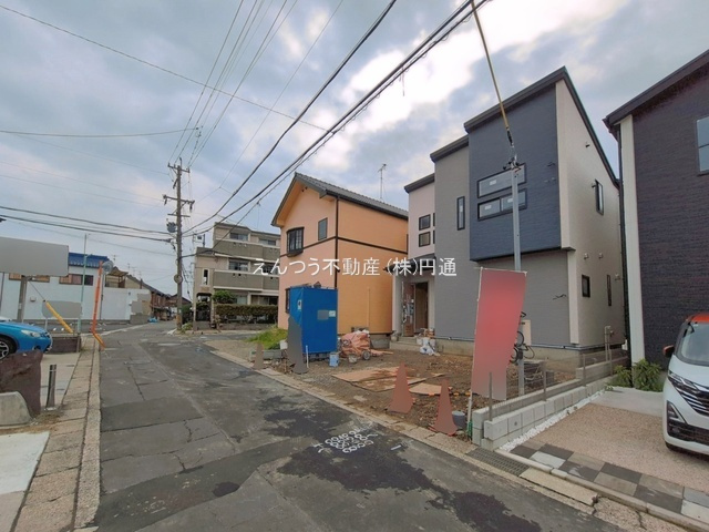 ブルーミングガーデン船頭場2丁目の前面道路含む現地写真