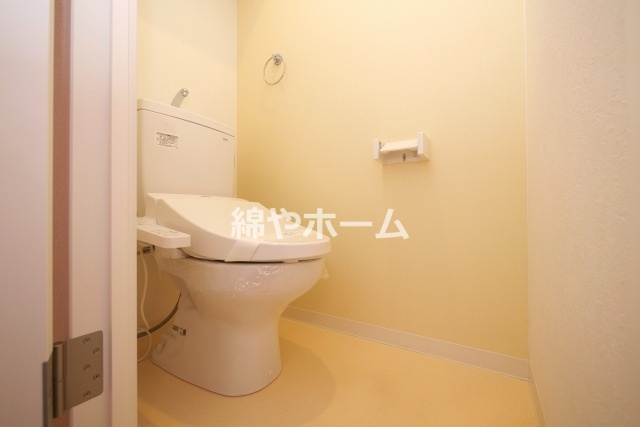 アウラ新深江のトイレ|落ち着いた色調のトイレです