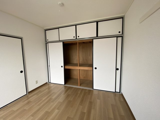 ガーデンホームズ高浜の収納|南洋室押入