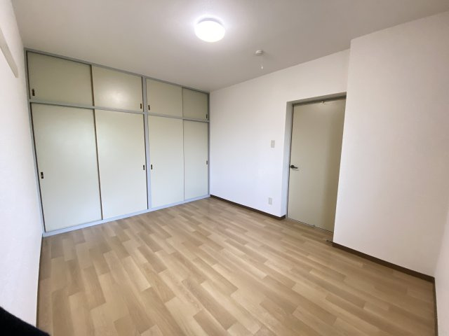 ガーデンホームズ高浜の洋室