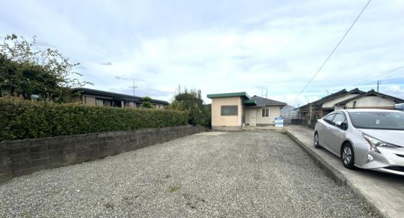 八代市　郡築三番町平屋建　４DKの駐車場|4台以上駐車できます