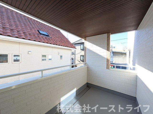 【新築戸建】　いわき市平祢宜町1期　全2棟のバルコニー|2号棟写真　インナーバルコニーは広々としていてお洗濯が楽ちんです。また日当たりを好む植物を育てるにはぴったりの空間なので、ガーデニングの場としても楽しむことができます〇