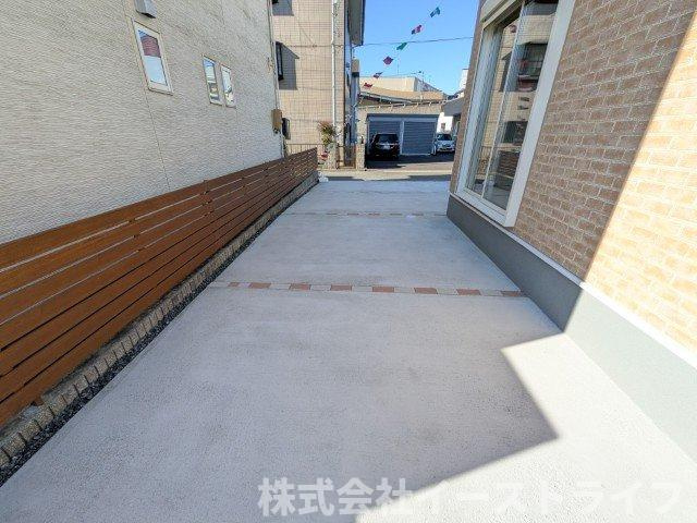 【新築戸建】　いわき市平祢宜町1期　全2棟の駐車場|2号棟写真　舗装されたカースペースです。