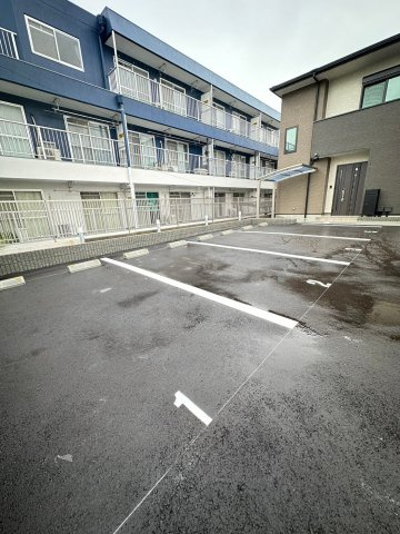 ナンノ第27号館の駐車場