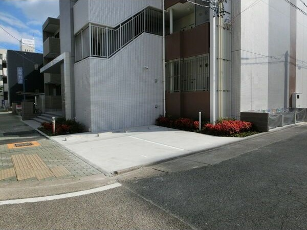 グリーンコート中島の駐車場