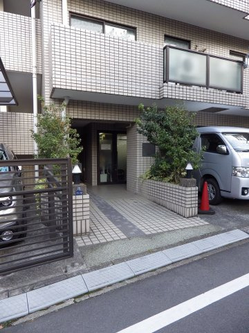 THE URBANE COURTのエントランス