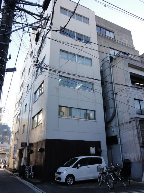 新宿区西新宿８丁目の店舗事務所の外観