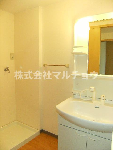 ピアリー蔵の洗面所|明るい洗面所です
※現況と異なる場合があります