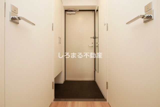 セレニテ阿波座ミラクの玄関