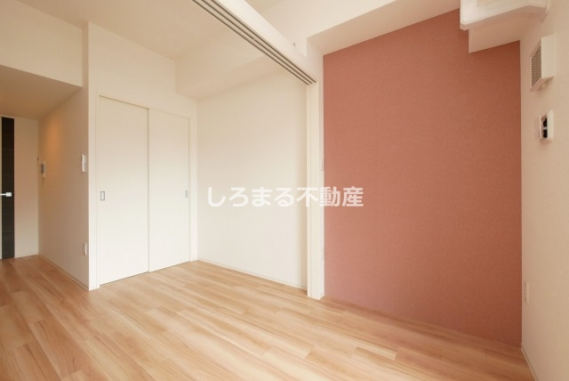 セレニテ阿波座ミラクの洋室