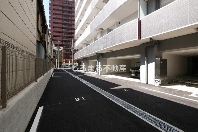 セレニテ阿波座ミラクの駐車場