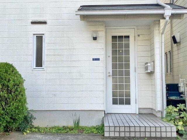 千代田戸建のエントランス