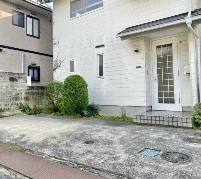 千代田戸建の駐車場