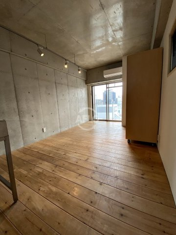 SK TOWER心斎橋EASTの居間・リビング|SK TOWER心斎橋EAST　洋室