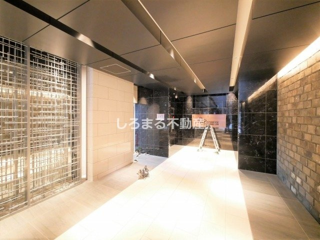 プレサンス阿波座駅前のロビー