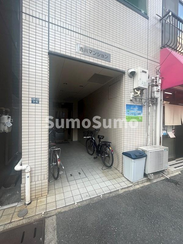 吉川マンションのエントランス|外観もきれいです
