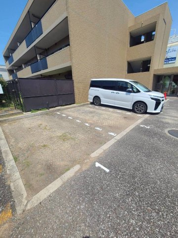フォルテ夙川の駐車場