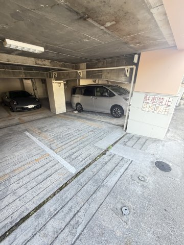 神戸トアロードビルの駐車場