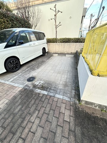 DAIKENN武庫之荘　オストFの駐車場