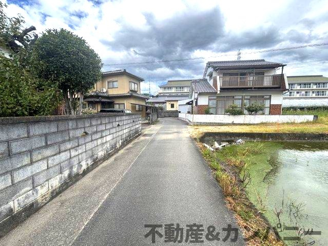 星岡2丁目のおトチ　松山市星岡2丁目売土地の前面道路含む現地写真|前面道路含む現地写真です