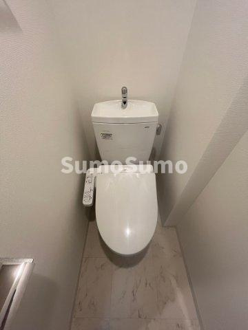 ソルテラスKOBE湊町のトイレ|落ち着いた色調のトイレです
