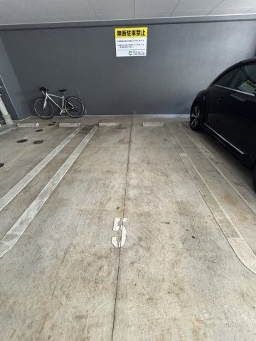 OAK VILLA 薬院クラスの駐車場